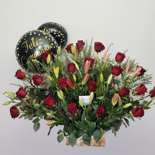 Canasto de 25 Rosas y lilium Blanco